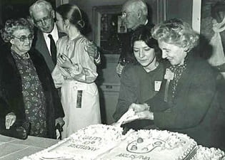 Caroline Backlund, president of ARLIS/NA in 1982, cuts a cake celebrating the society's 10th anniversary at its annual conference in Boston. 