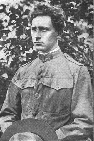 Grainger in uniform of a US Army Bandsman. By Robert Van Buren, or photographer for Everybody's Magazine - Buren, Robert Van (November 1917). 37 (5): 44. New York, United States: The Ridgway Company.